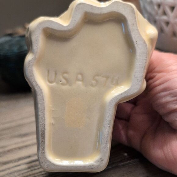 Vintage Shawnee Pottery Asian Child Reading a Book Planter USA #574 1950s - Picture 6 of 9